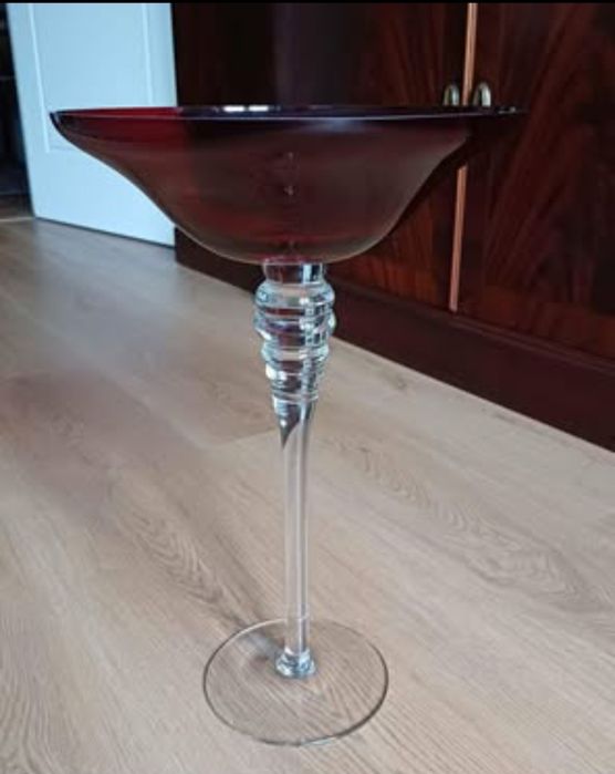 Taça decorativa em vidro, cor vermelha