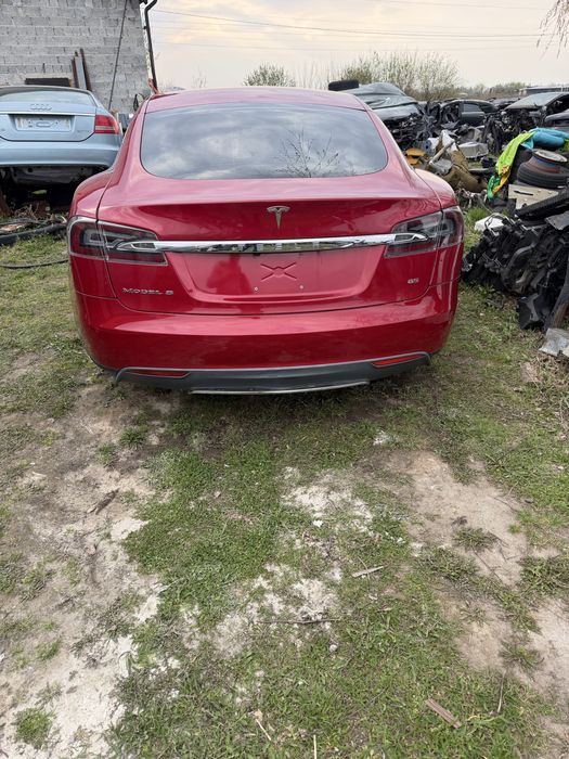 Tesla model S  85 задній привід