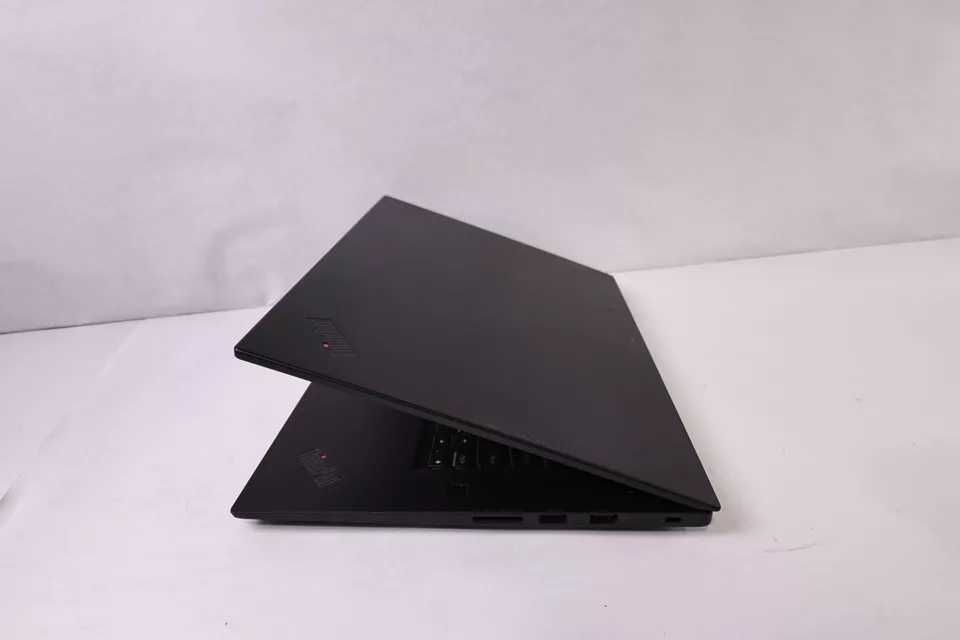 LENOVO THINKPAD P1 G. 3 XEON W-10855M/512GB/32GB Nvidia Quadro T2000