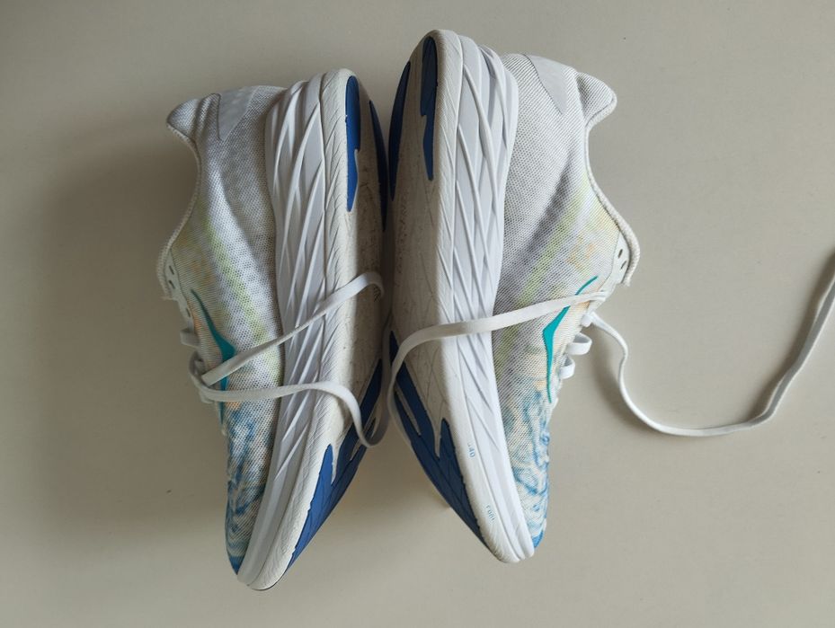 HOKA бігові кросівки 39,5 р оригінал