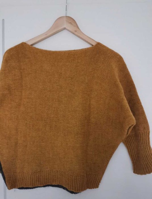 Sweter musztardowy w paski