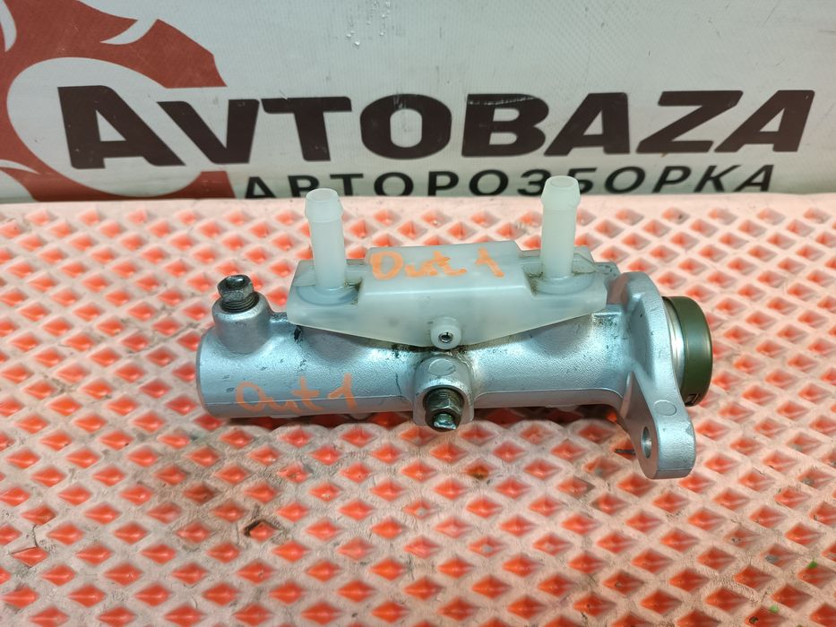 Головний тормозний циліндр Mitsubishi Outlander 1 Аутлендер 2003-2007