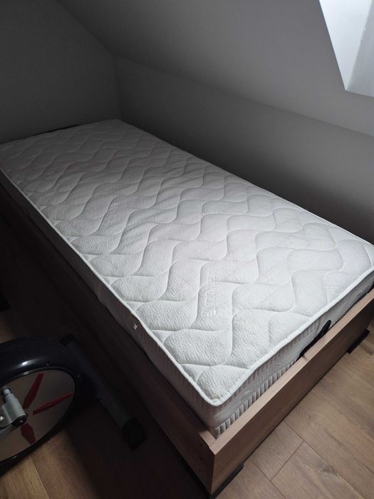 Łóżko młodzieżowe 90x200 z materacem
