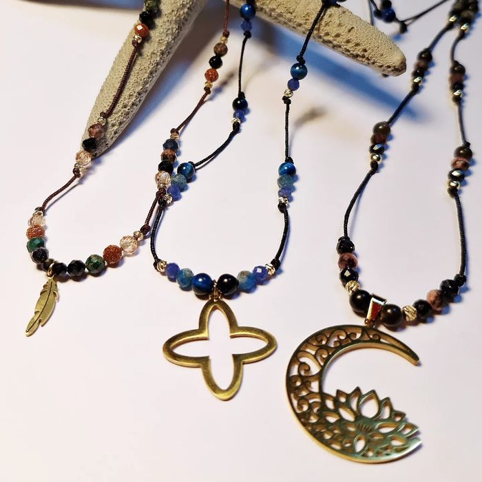 Naszyjniki z kamieniami naturalnymi