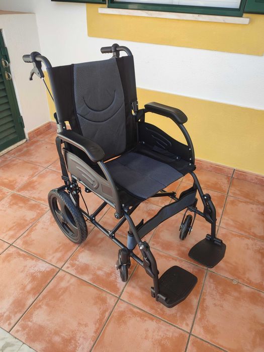 Cadeira de rodas de alumínio, marca Magicpharma,