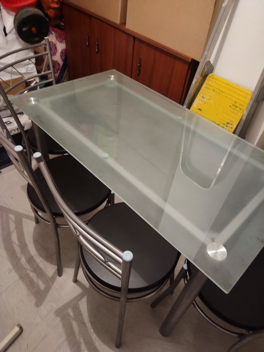 Mesa de cozinha em vidro +4 cadeiras