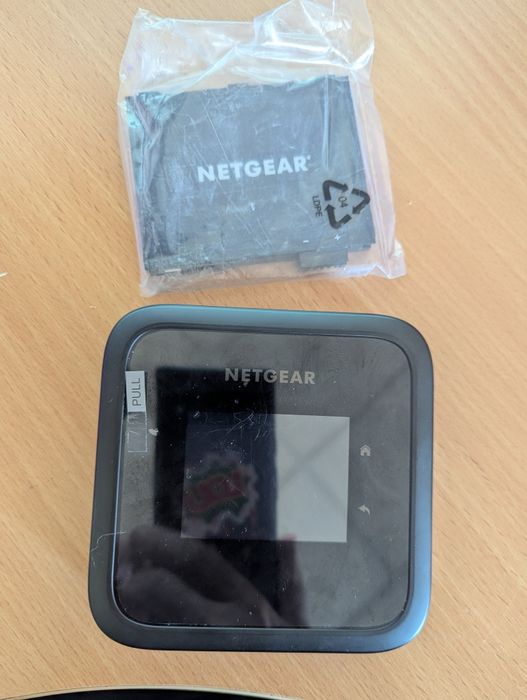 Кишеньковий роутер Netgear M6 MR6150NAS