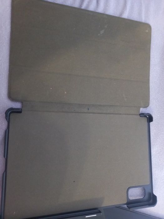 Tablet Lenovo tab m9 z etui i iphone 16pro podróbka z etui w gratsie