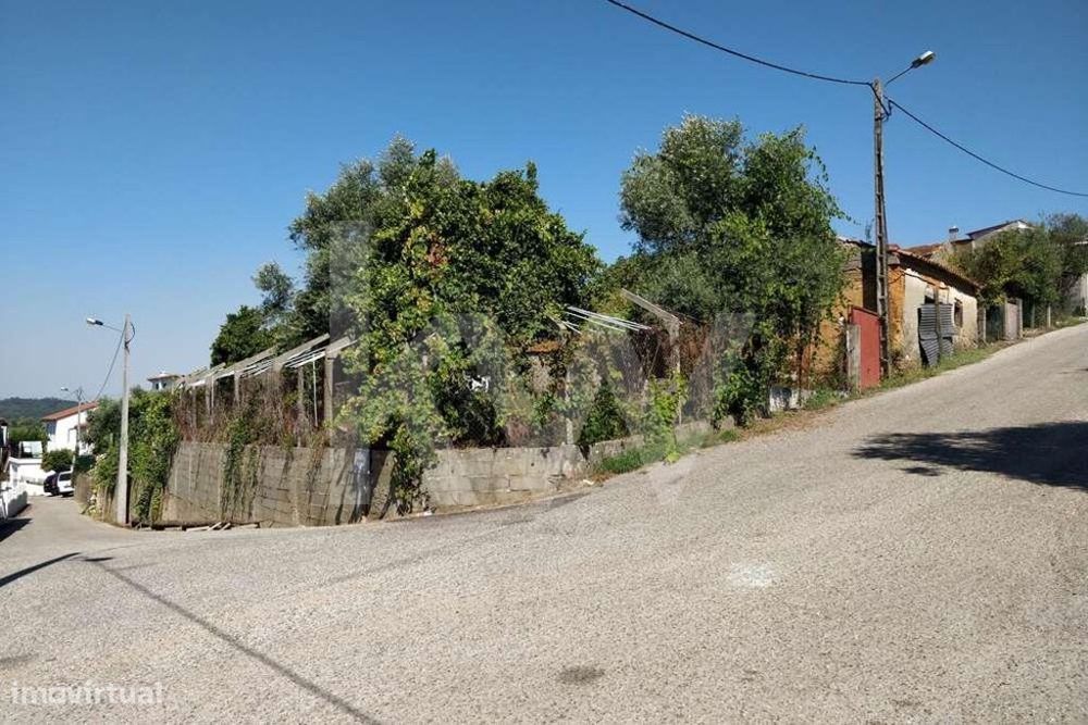 Terreno urbano para construção | 252m2 | entre Soure e Vila Nova de An