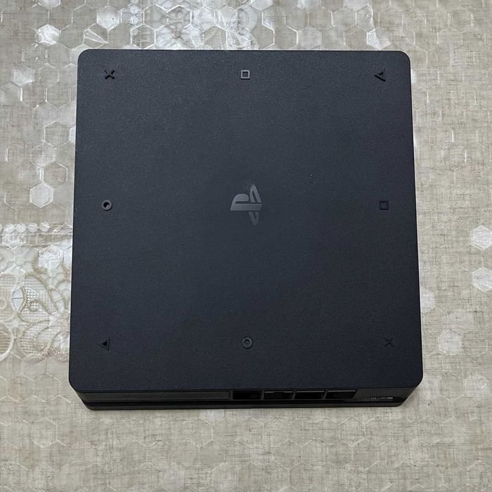 PS4 Slim 1TB Desbloqueada + 6 Jogos Exclusivos + 1 Comando Novo + Cabo