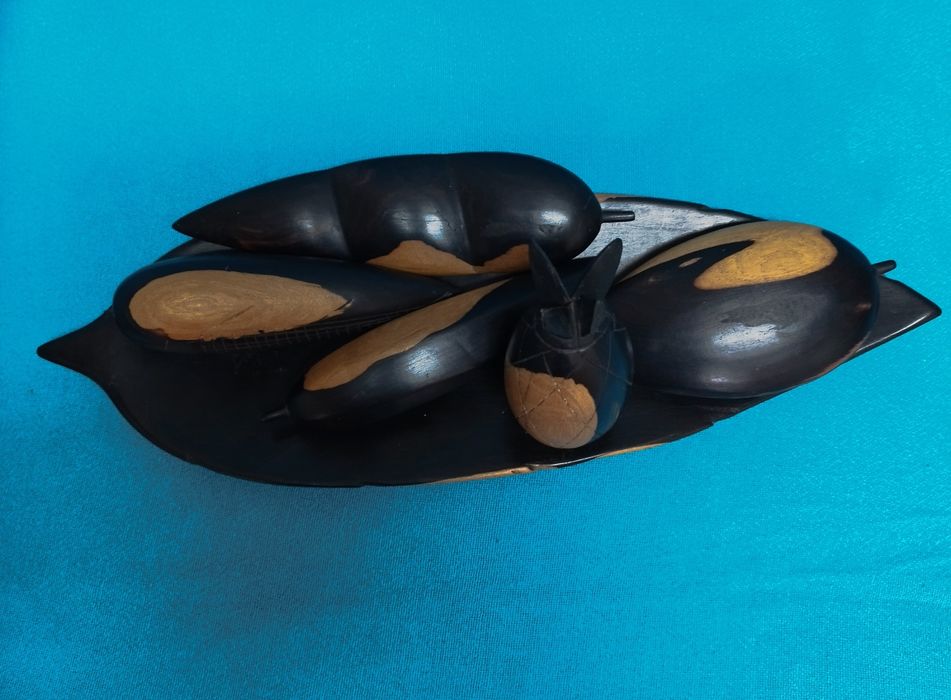Travessa com fruta- Peça de artesanato africano em pau preto genuíno