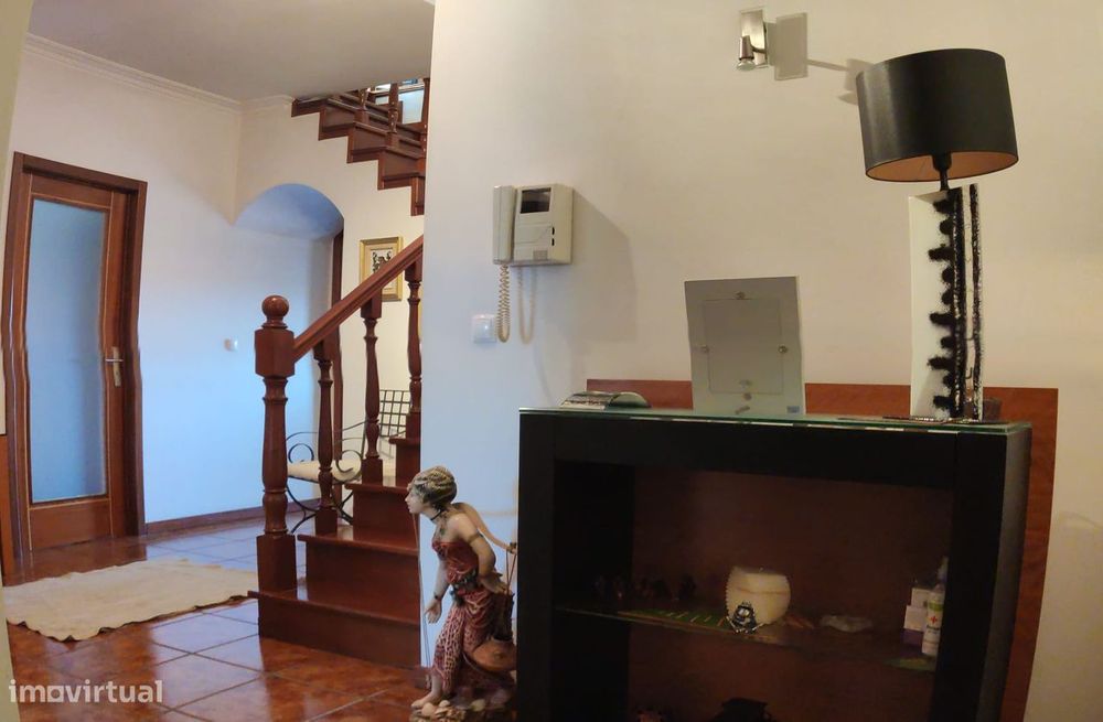 T3 Duplex com 256m2 no centro de Anadia — Arcos E Mogofores, Aveiro