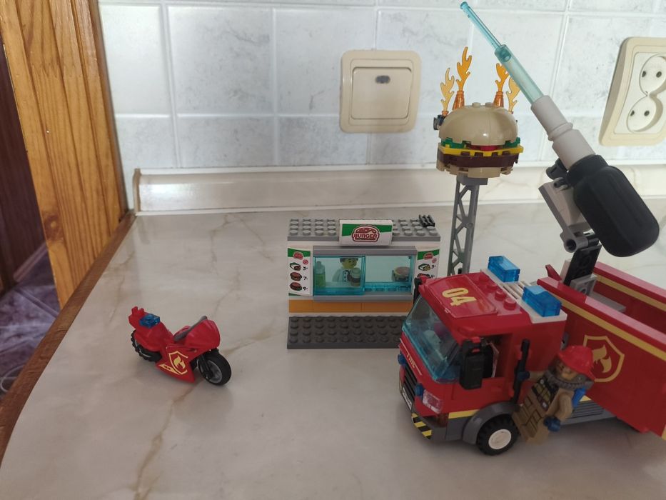 лего пож.машина і кафе бургер