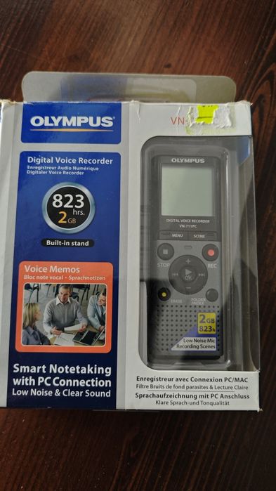 Dyktafon Olympus.
