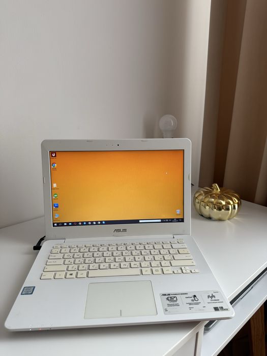 Ноутбук Asus X302U