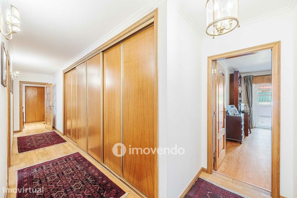 Apartamento T4 exclusivo, com estacionamento e terraço, em Belém