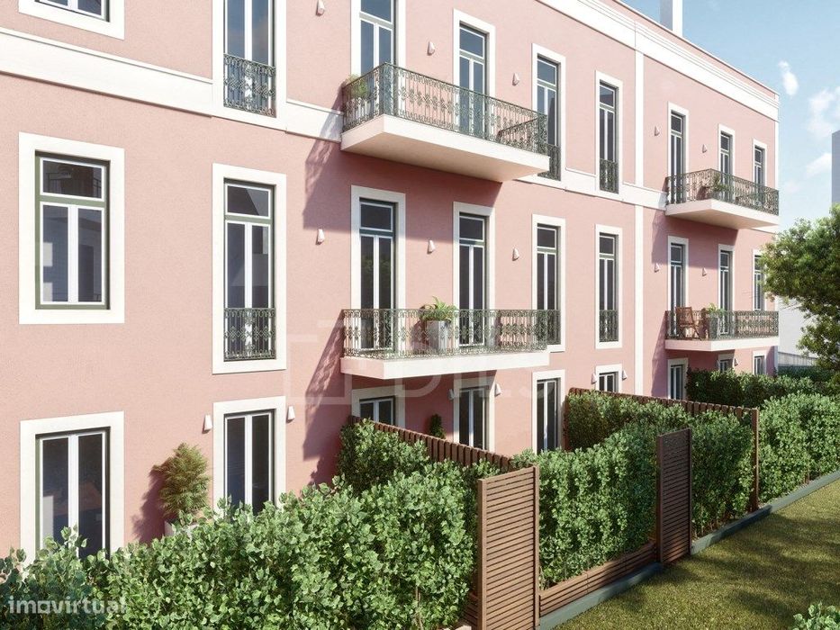 Apartamento T1, mobilado, com terraço e 1 lugar de estacionamento