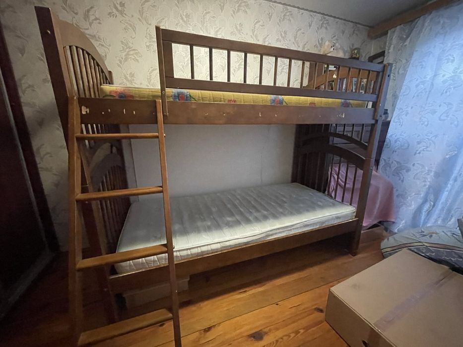 Дитяче двоярусне ліжко