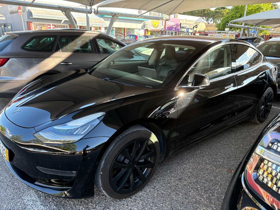 Tesla Model 3 LR com suspensão Highland