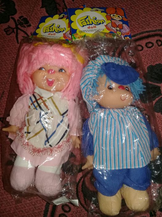 Várias bonecas antigss