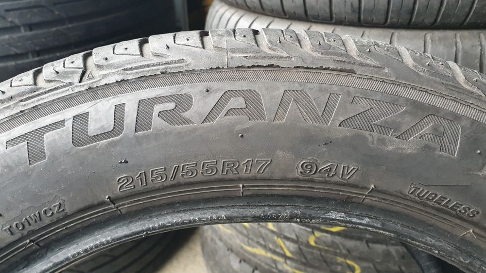 215/55 R17  4шт Bridgestone (Бриджестон) Авторезина, шини.