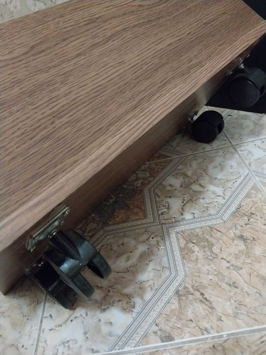 Підставка під системний блок на колесах