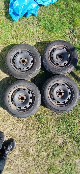 Opony zimowe 165/70 R14 na felgach stalowych komplet