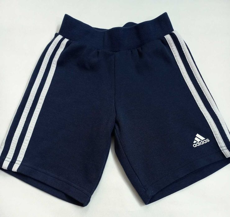 Оригінальні трикотажні шорти Adidas 122 розміру.