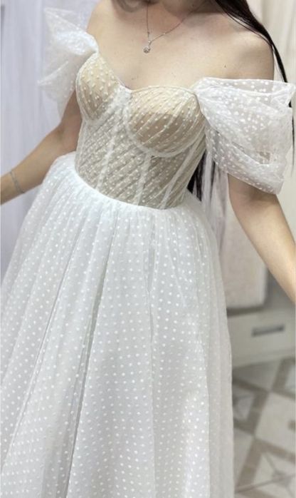 Весільна сукня з корсетом