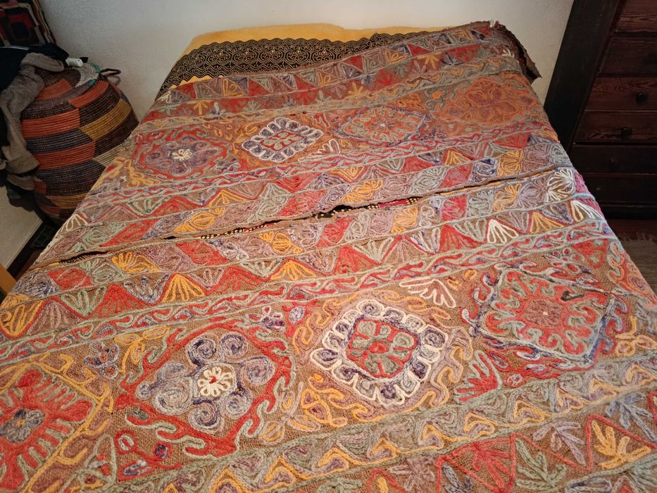 Tapetes rusticos artesanais serapilheira bordada mão - bom estado - muito resistentes - originais