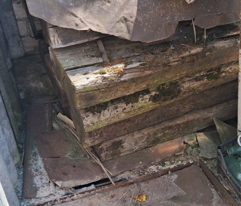 Шпали будівельні 8 шт, довжиною 3 м, самовивіз. Ціна вказана за 1 шт.