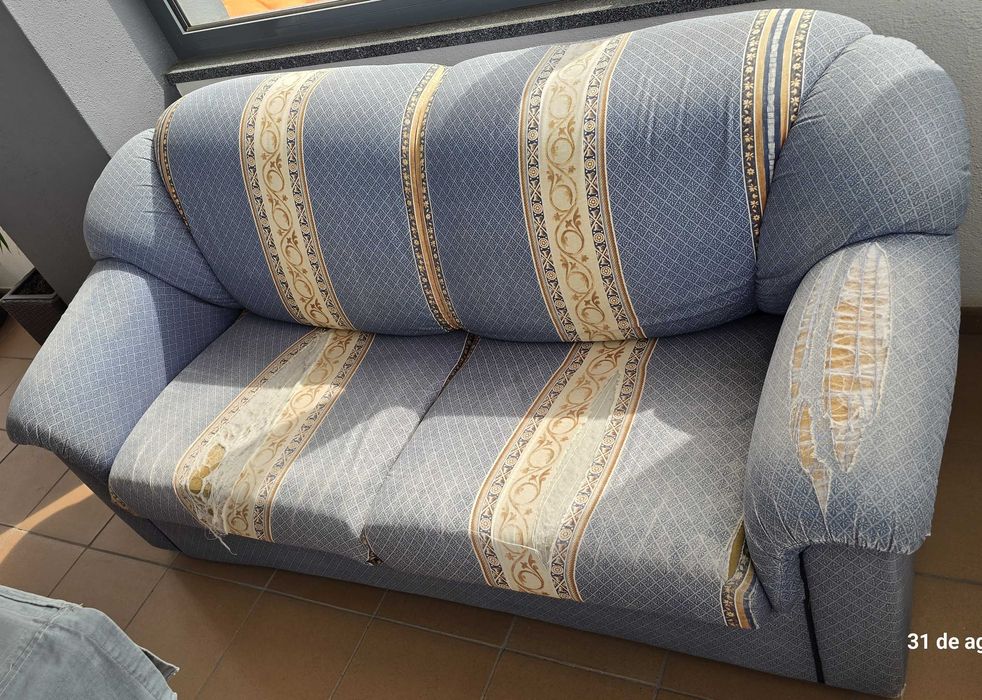 Sofá cama  2 lugares + 2 poltronas