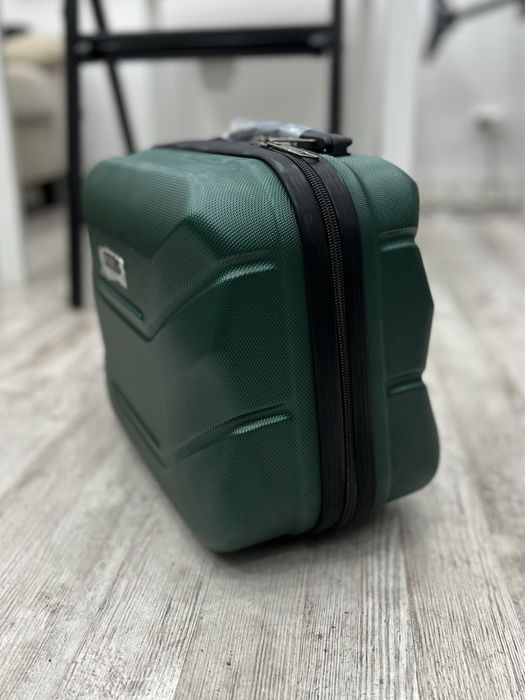 Kuferek na kosmetyki walizka