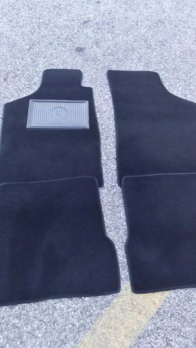 Tapetes fabricados à medida de cada automóvel.