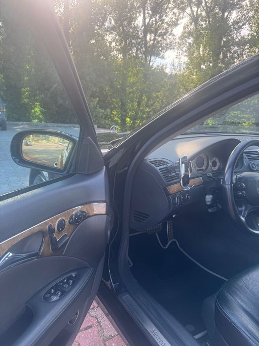Mercedes Benz E 320