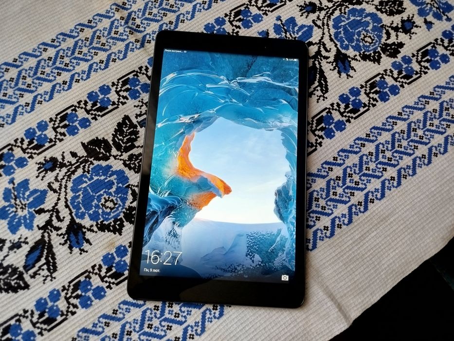 Великий 10" планшет Huawei. Є SIM та 4G. Стан ідеальний робочий Хуавей
