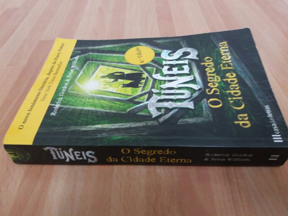 Livro: Túneis - O Segredo da Cidade Eterna