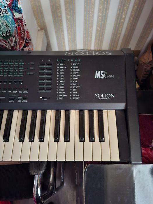 Продам синтезатор SOLTON