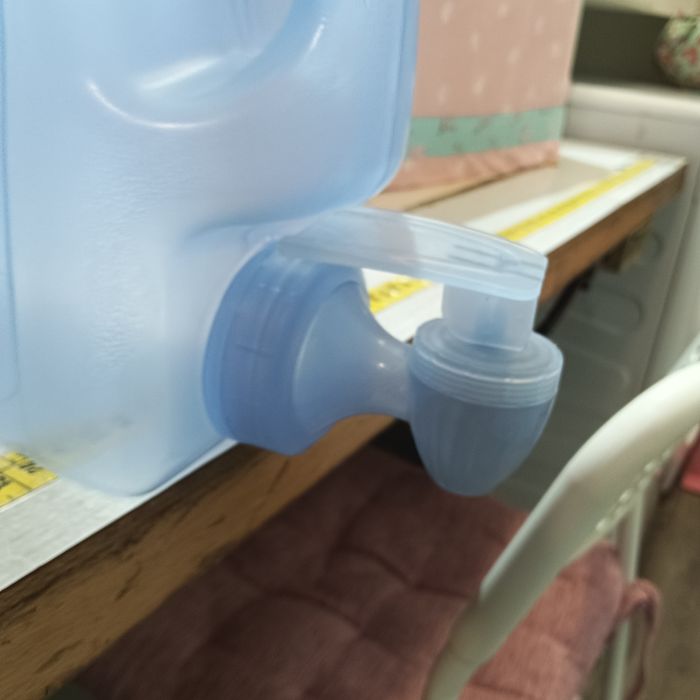 Contentor de água, despensador