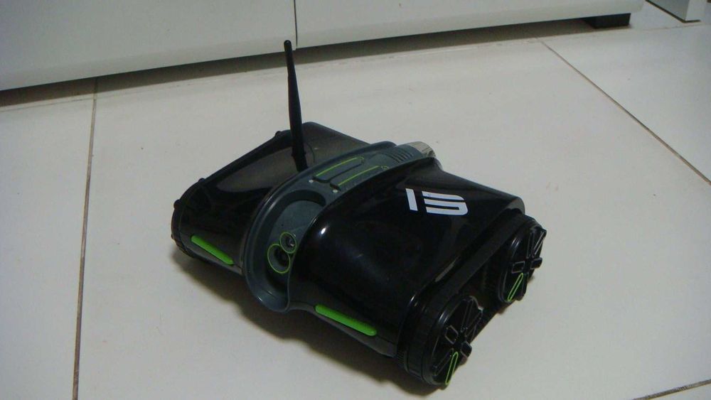 Модель танка шпион  Brookstone Rover 2.0