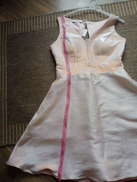 Святкова дуже гарна сукня+ шарф!