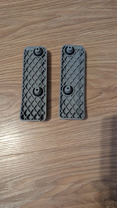 Mocowanie lewe/prawe z rolkami do zmywarki Indesit  DFO 3T133 A F X