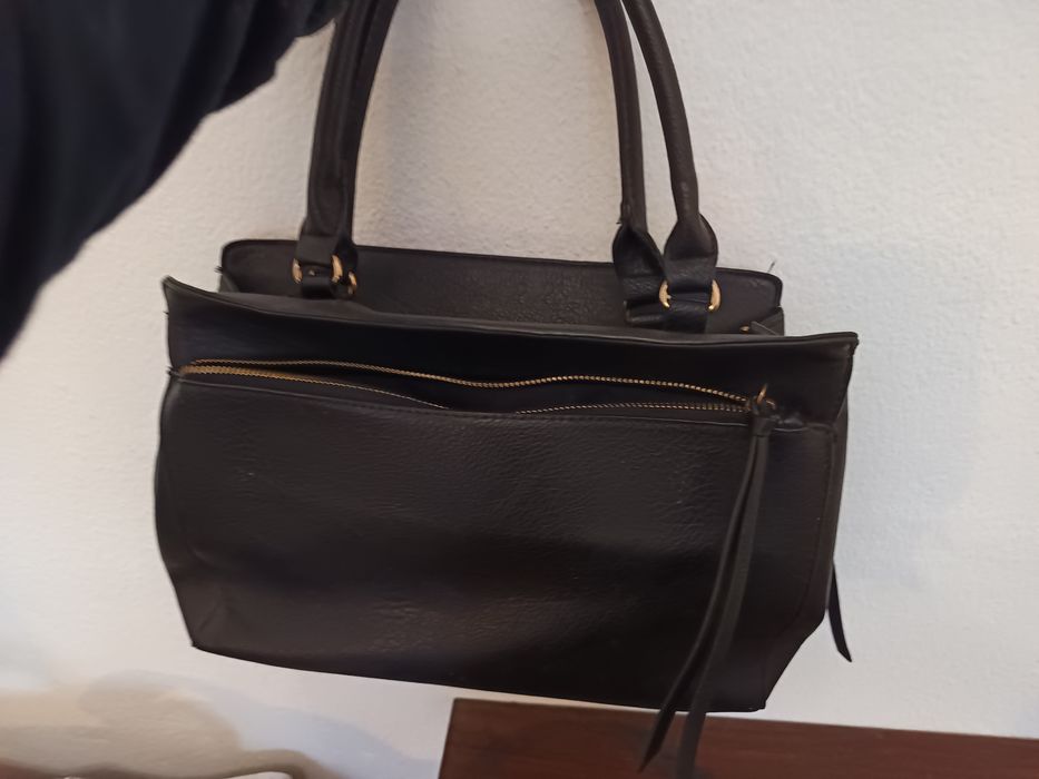 Mala preta da Stradivarius