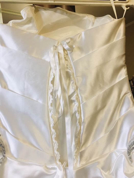 Весільна сукня абсолютно нова з камінням Сваровскі