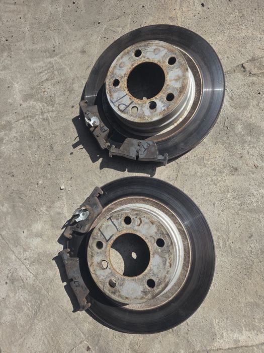 Tarcze Hamulcowe klocki hamulcowe tył BMW E90 E91 E92 E93 X1  KOMPLET