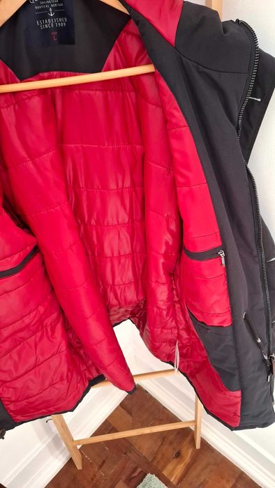 Casaco Quebramar L | Parka preta com interior vermelho