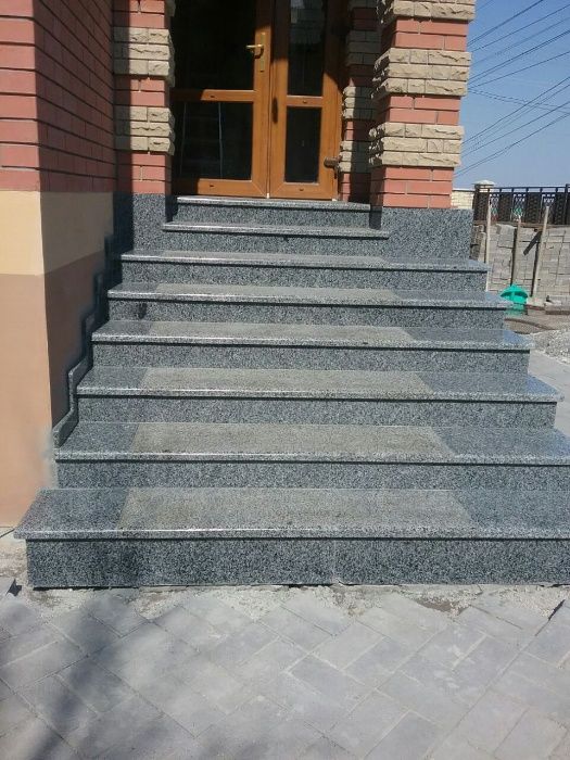 Сходи з граніту, мармуру та пісковика,кварциту
