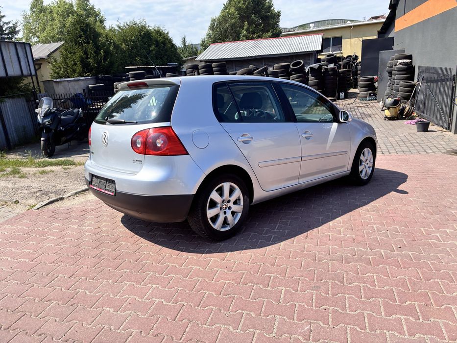 vw golf 5 rok 2005 poj 1,4 klimatyzacjazarejesyrowany 5-drzwi zadbany bez korozji
