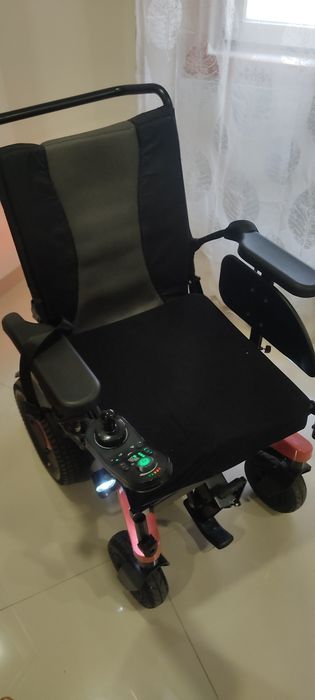 Cadeira de rodas elétrica invacare