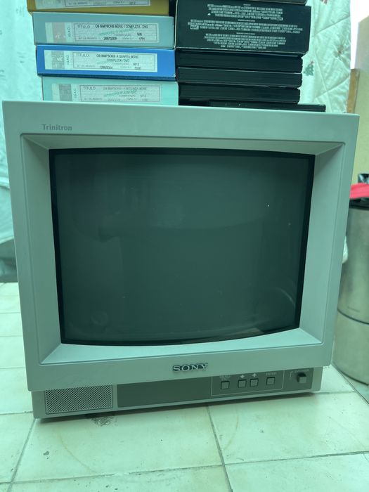 Trinitron Sony tv impecavel algumas marcas de uso